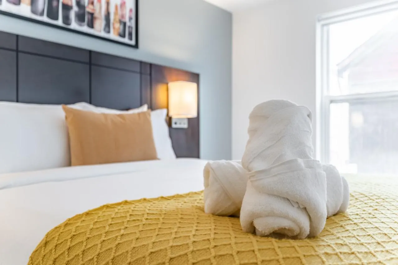 Kensington Place Property Toronto 0*,  Kanada