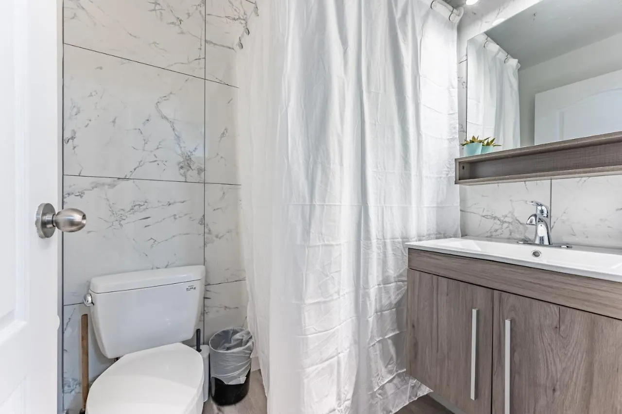 Kensington Place Property Toronto 0*,  Kanada